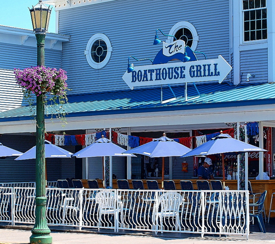 Put-in-Bay boathouse bar and grill put in bay